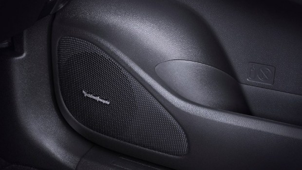 Mitsubishi Pajero Sport получил «музыкальную» спецверсию Rockford Fosgate
