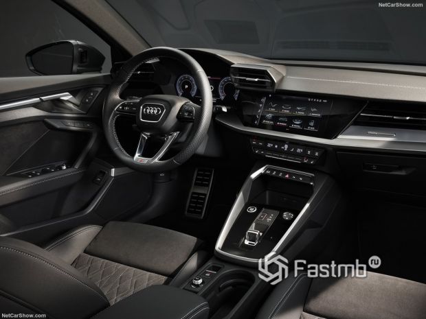 Салон Audi A3 2021, руль и панель управления