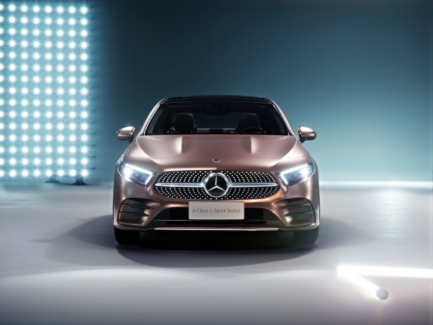 Mercedes показал компактный седан на базе нового A-Class