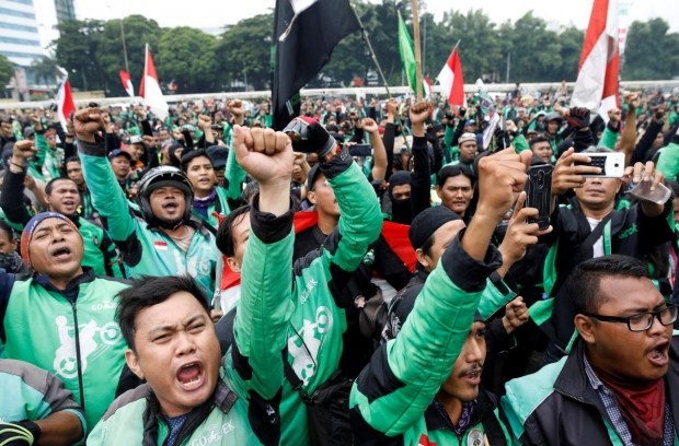 Мототаксисты Индонезии вышли на акцию протеста
