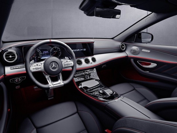 Седан и универсал Mercedes-Benz E-Class стали «заряженными» гибридами