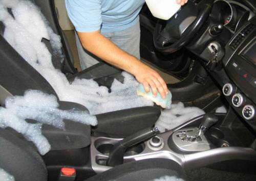 Очистка сидений автомобиля
